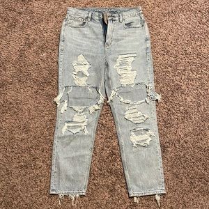 AMERICAN EAGLE DESTROYED MOM JEANS - size 8